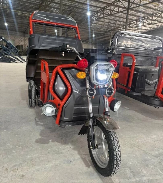 Грузовой электротрицикл VOLTOR Вояж 1100 60V 31Ah
